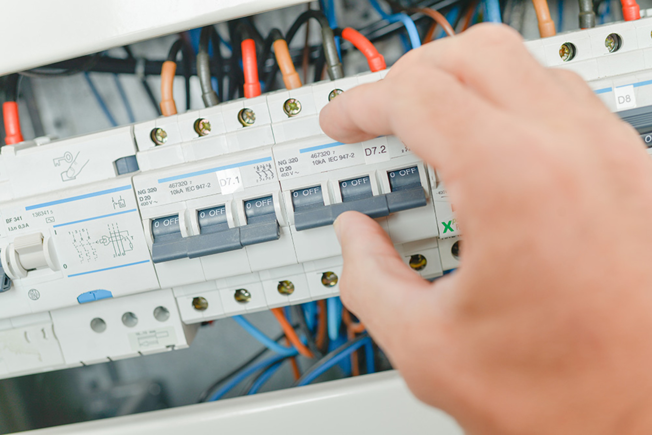 Schalt­schrank­bau bei Elektroservice-Plehn in Mörsdorf